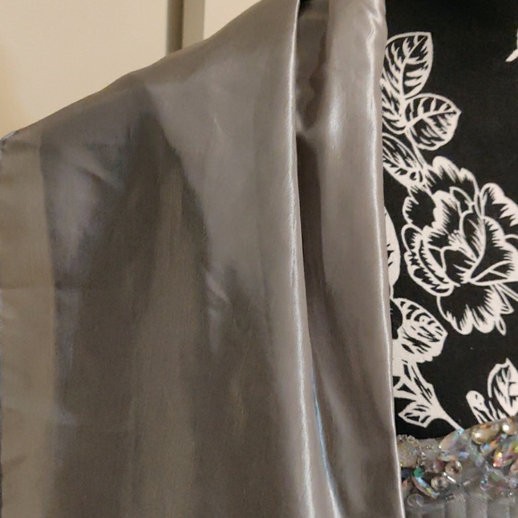 Dress - Picture 6 of 6